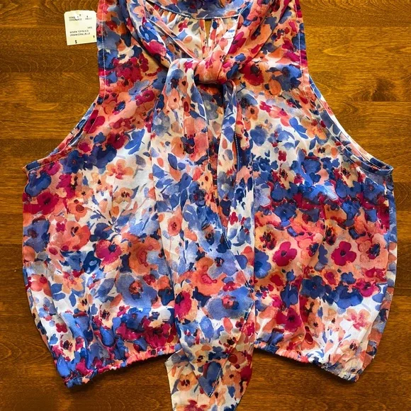 NWT Forever 21 Floral Sleeveless Blouse with Tie at Back of Neck Small - Picture 4 of 6